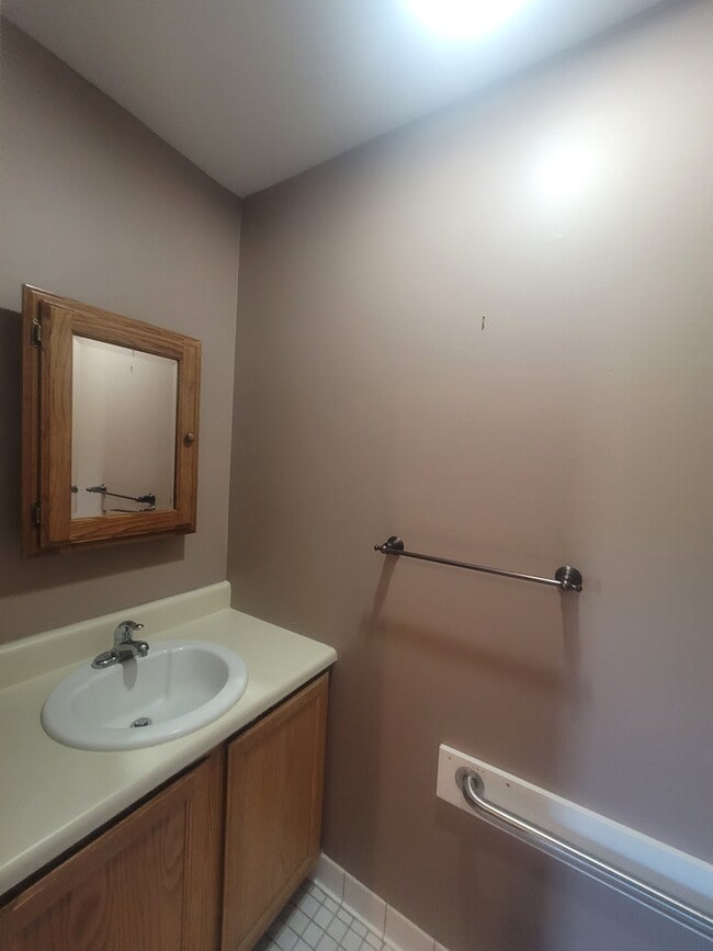 Building Photo - 106 Quail Dr