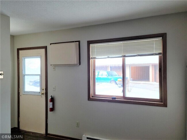 Building Photo - 1285 Bartosh Ln