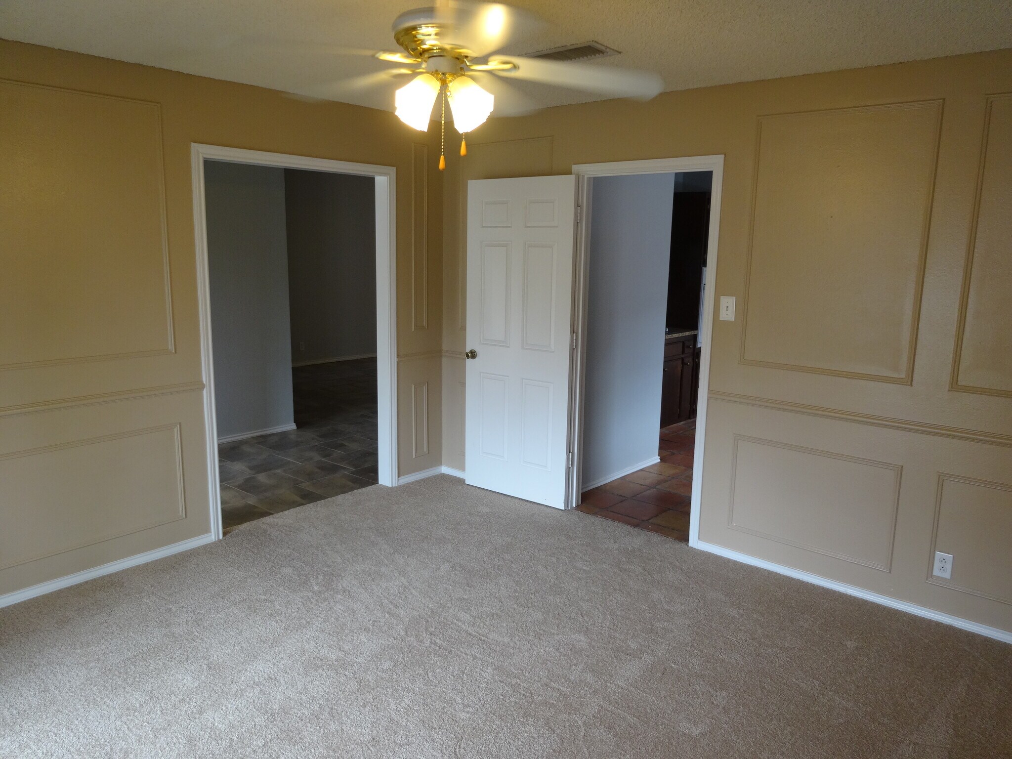 Dining Room with door leading to kitchen - 4406 Parkhurst Dr