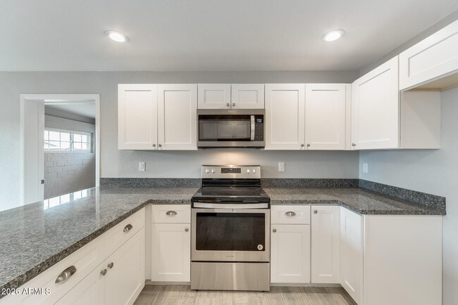 Building Photo - 3920 W Tuckey Ln