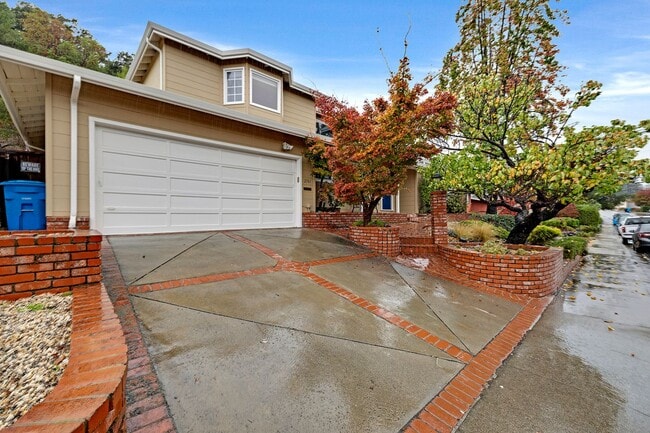 Building Photo - Stunning San Carlos 5 bedroom 4 bathroom House Available now