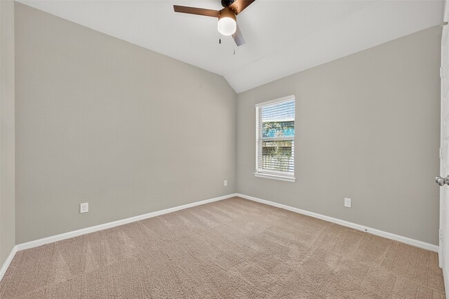 Building Photo - 381 Andes Dr