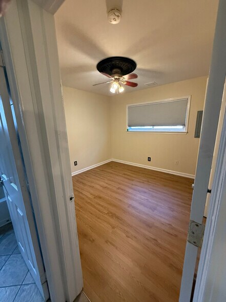 Building Photo - 21122 Annapolis St