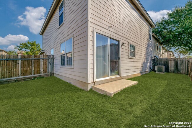 Building Photo - 3 Bedroom 2.5 Bath Sagewood Subdivision