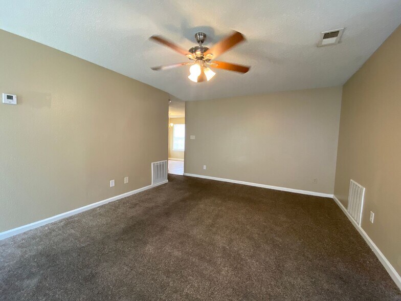 Building Photo - 4832 Royal Run Dr