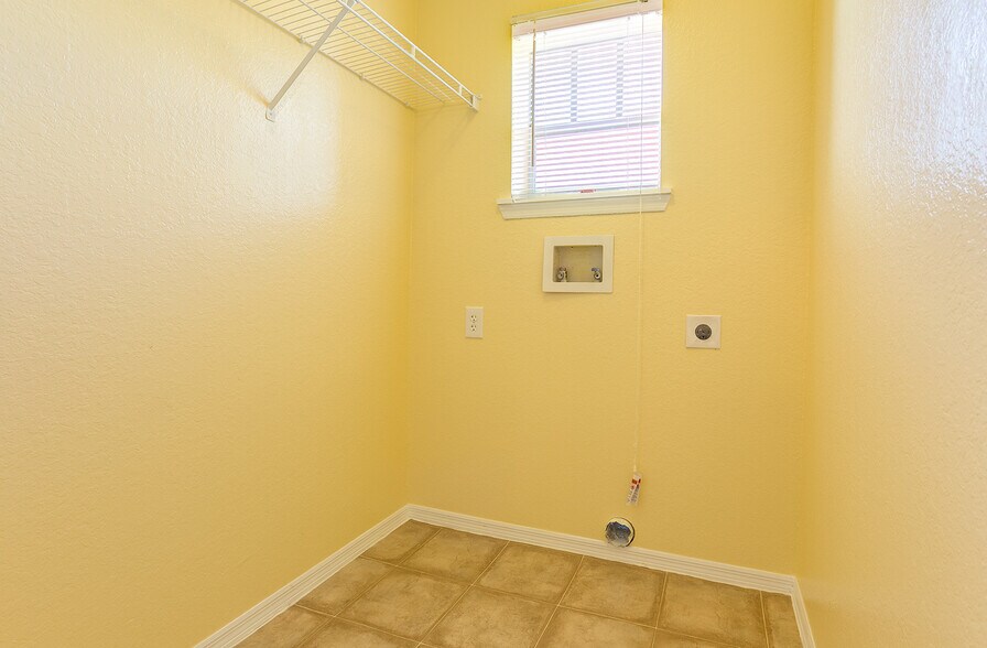 Building Photo - 2214 Grand Cayman Ct