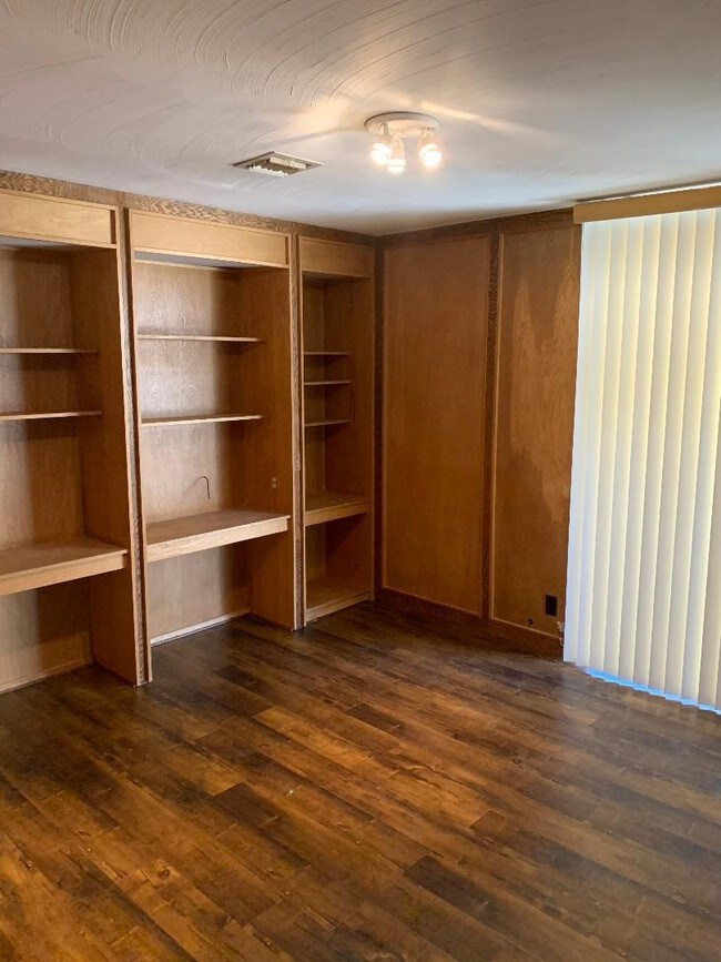 bedroom - 1011 El Segundo Dr