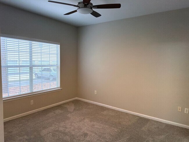 Building Photo - Three Bedroom Updated First Floor Condo at The Legends