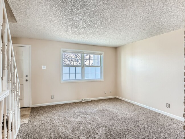 Building Photo - COMING IN MAY!!! Spacious 3 Bedroom 2.5 Ba...
