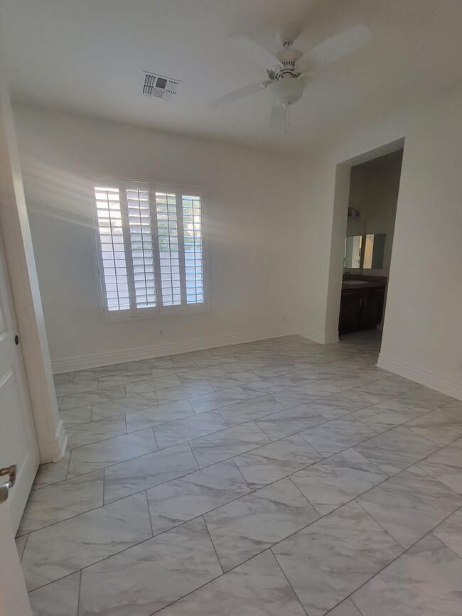 Building Photo - Captivating 5bd 4.5 bth in chandler