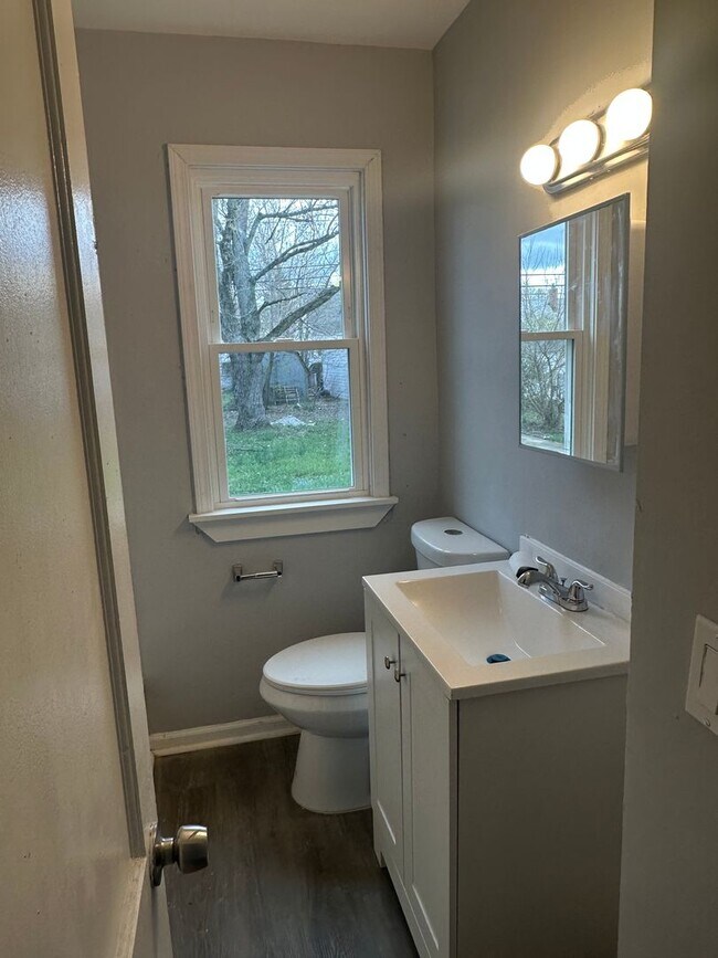 Building Photo - 4bd Single Maple Section 8