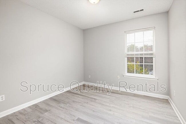 Building Photo - 3511 Thornwood Dr