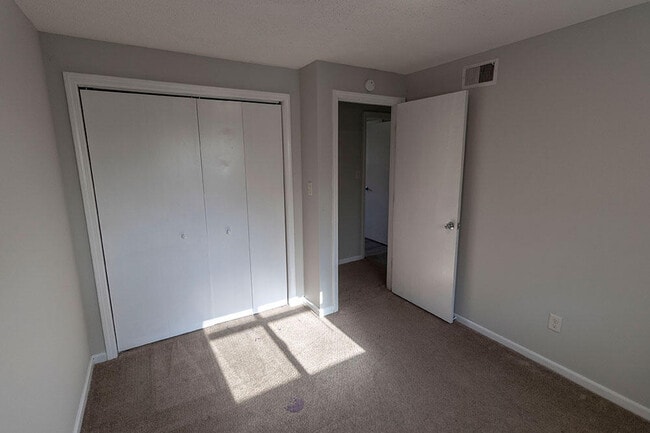 Building Photo - 1305 N Golf Blvd