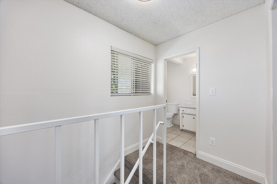 Building Photo - 4700 Nordic Dr