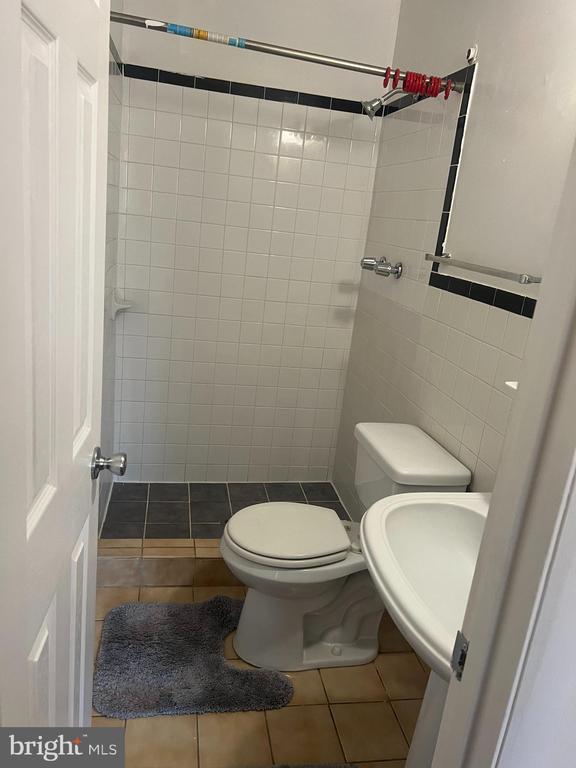 Building Photo - 2216 Sanibel Dr