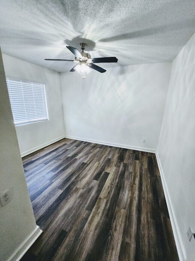 Building Photo - 1309 W Taylor St