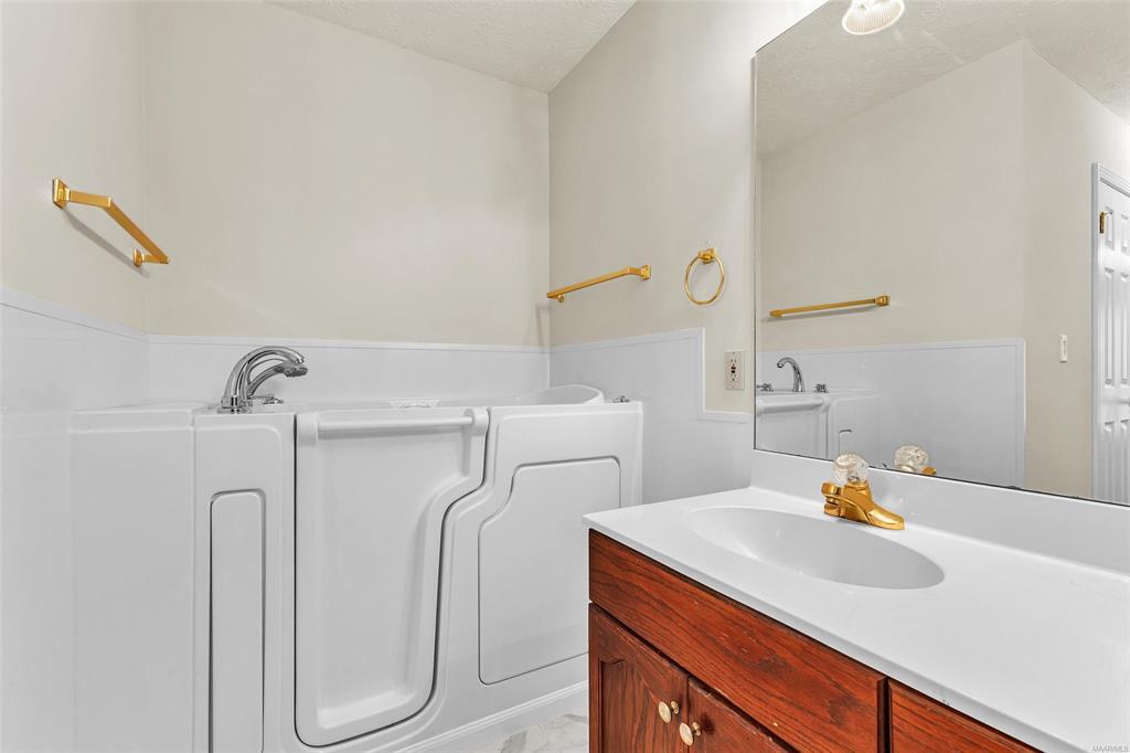 Building Photo - 2638 Queens Hollow Ct