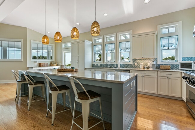 Building Photo - 681 Ocean Palm Way