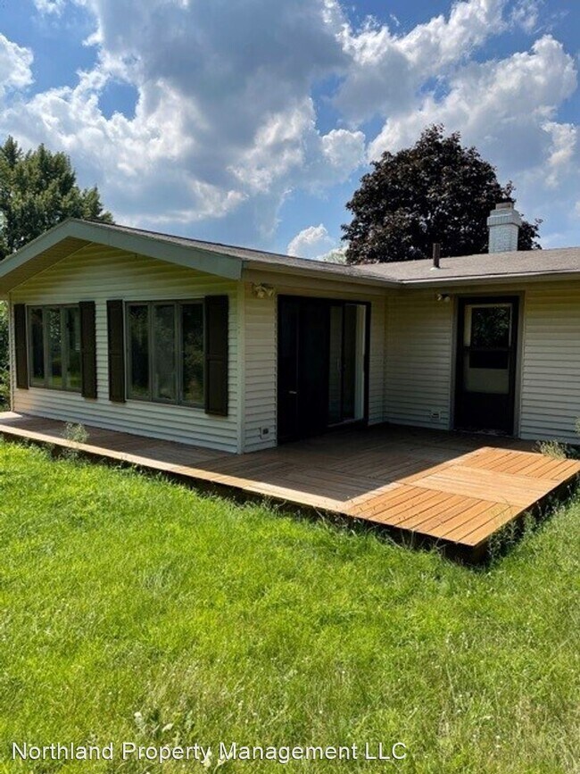 Primary Photo - 3 br, 1.5 bath House - 3184 Rennie St
