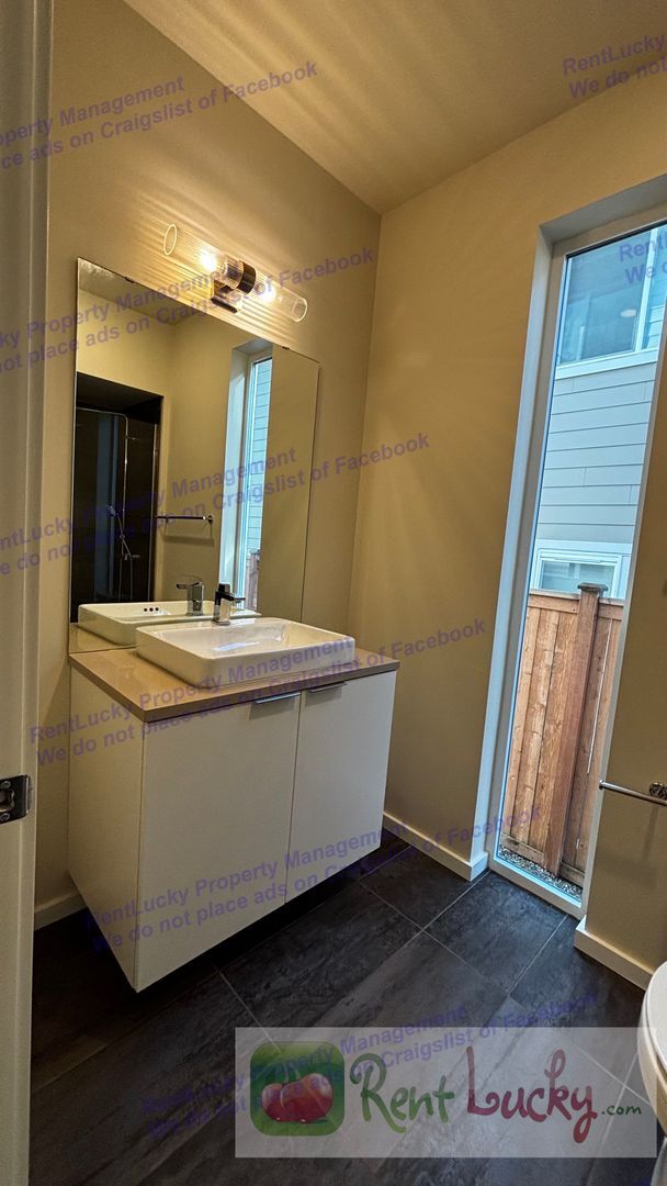 Building Photo - STUNNING 4-Bedroom Lake Tapps Home w/2-Car...