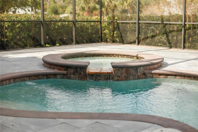 Building Photo - 8394 Lookout Pointe Dr