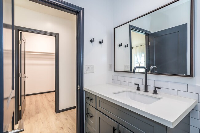 Master Bathroom - 1711 S Ridgeley Dr