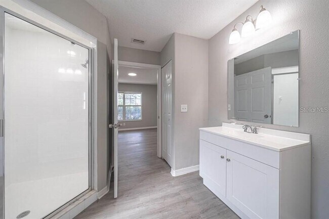 Building Photo - 2025 Peaceful Palm St