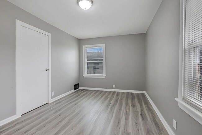 Building Photo - 1997-1999 W Broad St