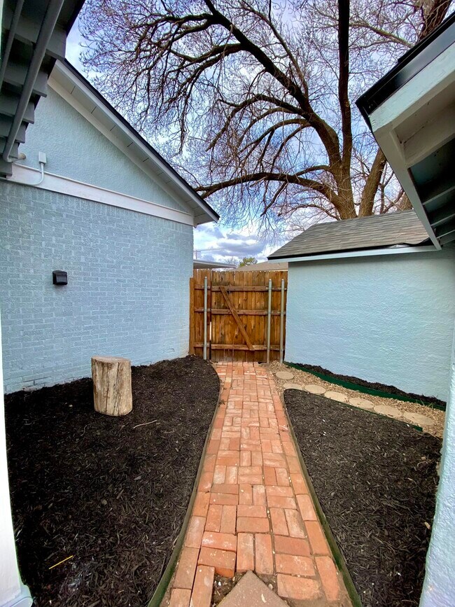 Building Photo - 1922 26th St