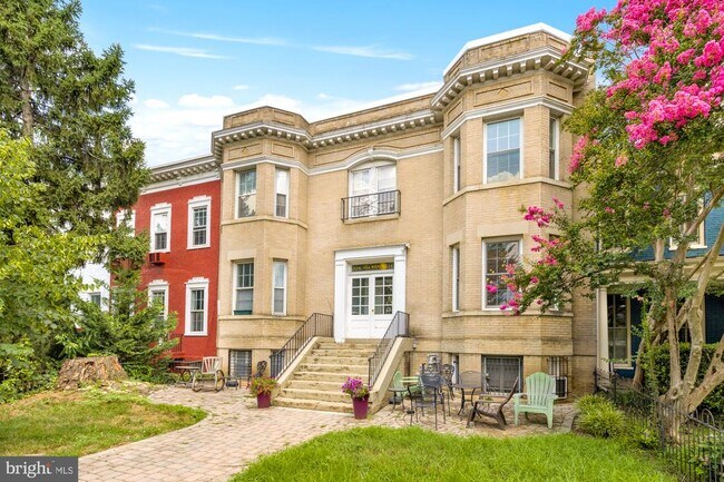 Building Photo - 634 North Carolina Ave SE