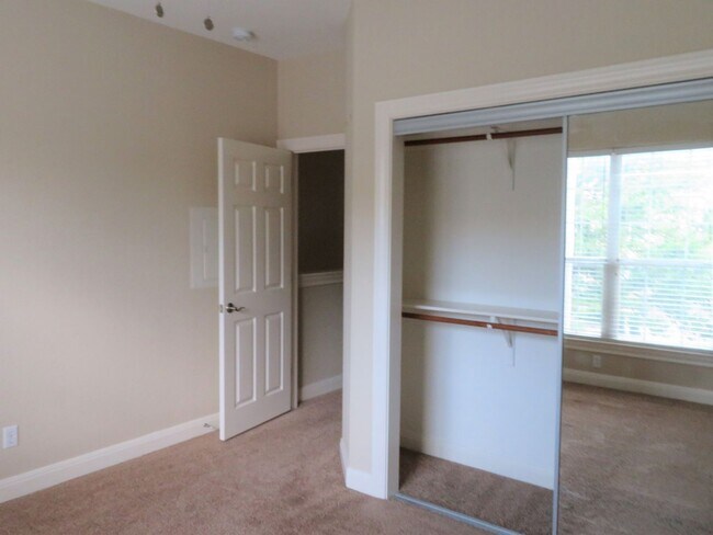 Building Photo - MORADO COVE CONDOS  --  FREE RENT - CALL F...