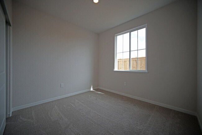 Building Photo - brand-new, never-before-lived-in 3-bedroom, 2-bathroom home with solar!