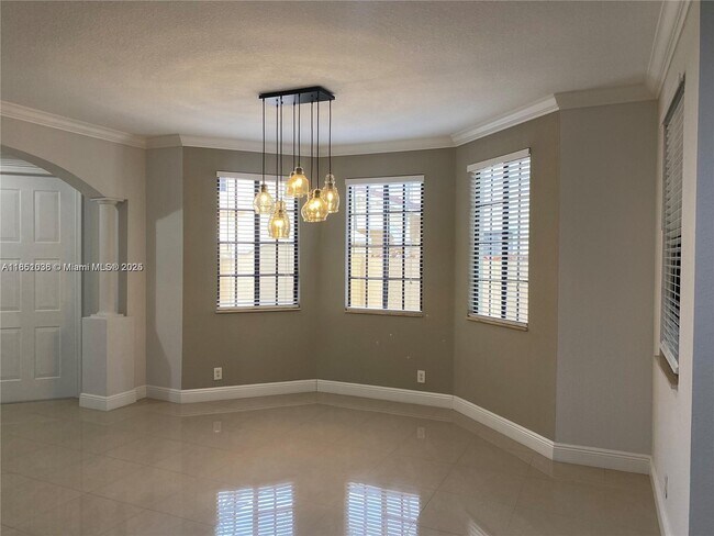 Building Photo - 1605 Passion Vine Cir