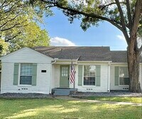 Building Photo - Updated Garland Home