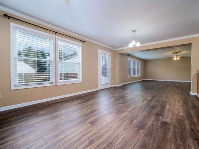 Building Photo - 910 Torsion Lane