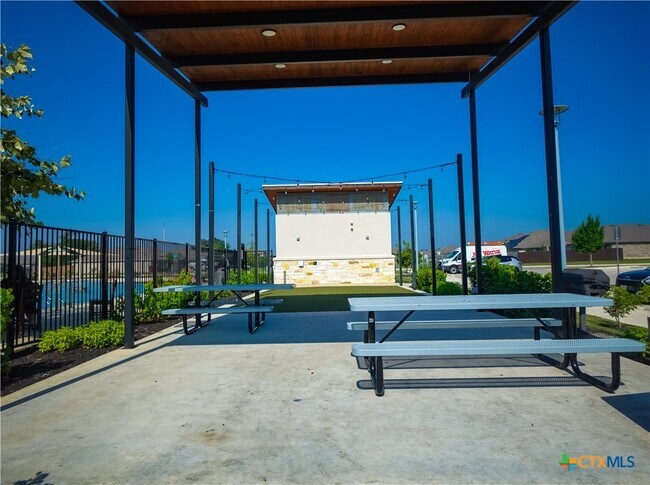 Building Photo - 348 Desert Willow