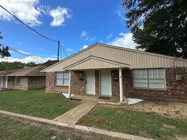 Building Photo - 3802 Pine St