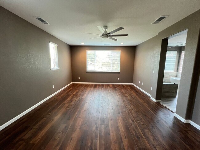 Building Photo - Completely Remodeled home in desirable Mou...