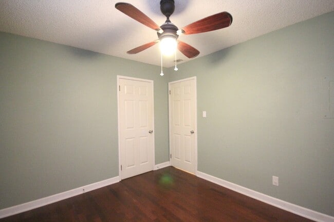 Building Photo - Modern Comfort in a Prime Location – 3-Bed...