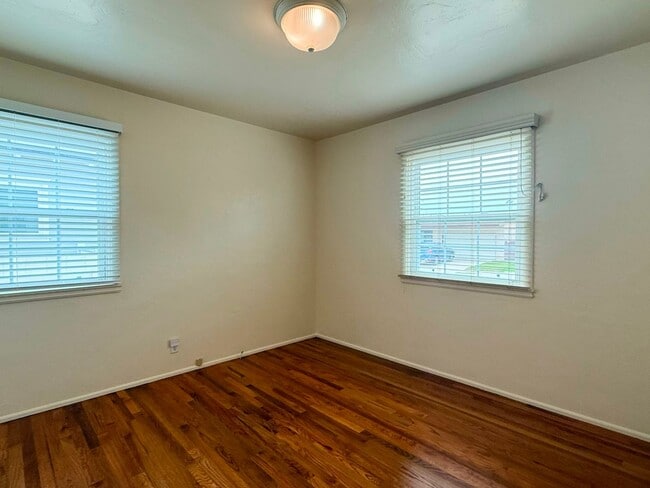 Building Photo - Classic Crown Point Beach Home – Charming Coastal Living Just Minutes from the Bay