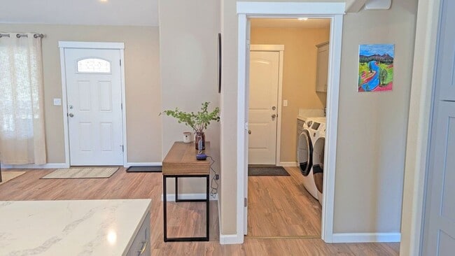 Building Photo - Beautiful Home with Modern Comforts