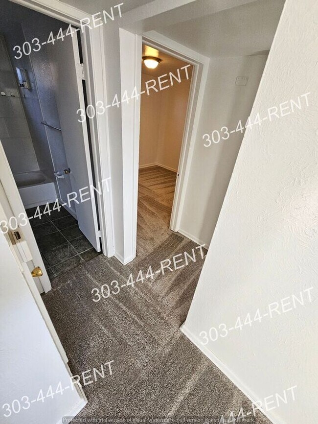 Building Photo - 2 Bedroom 1 Bathroom Located in Brighton!!