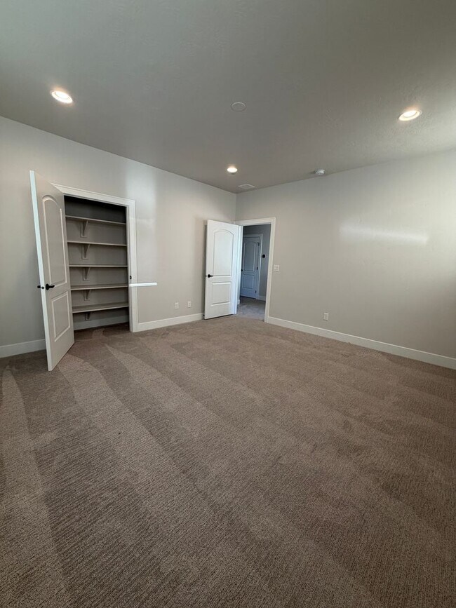 Building Photo - South Meridian Beautiful 4-Bedroom Home with a 3-Car Garage