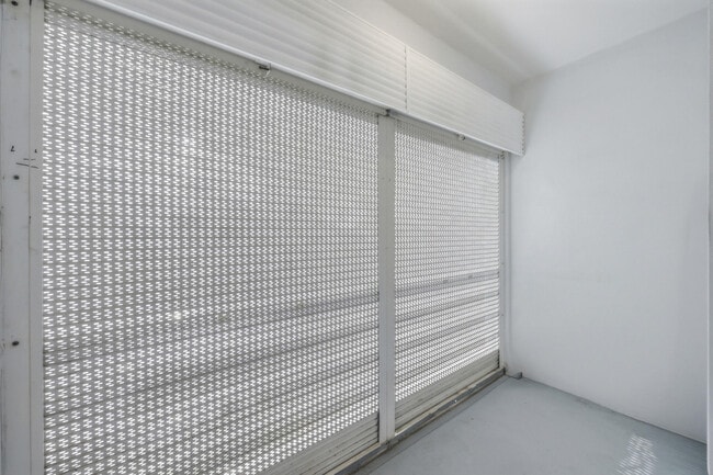 Building Photo - 410 W Palm St