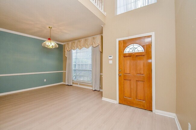 Building Photo - 2803 Norwood Hills Dr