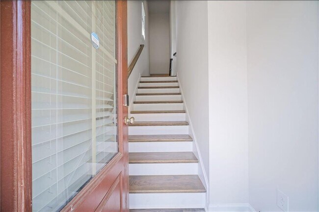 Building Photo - 1595 Ridgebrook Downs