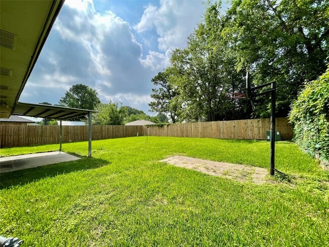 Building Photo - 6310 Star Lake Dr