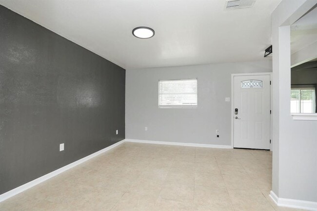 Building Photo - 3218 Cedarcrest Dr