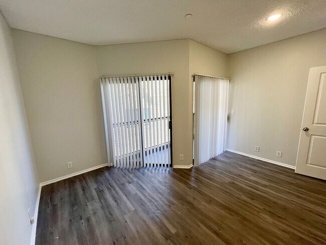 Interior Photo - 747 Gayley Ave