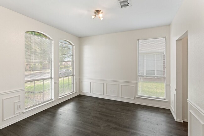 Building Photo - 2802 Briarbrook Ln